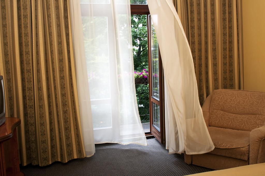 Wien Hotel Lviv Ruang foto