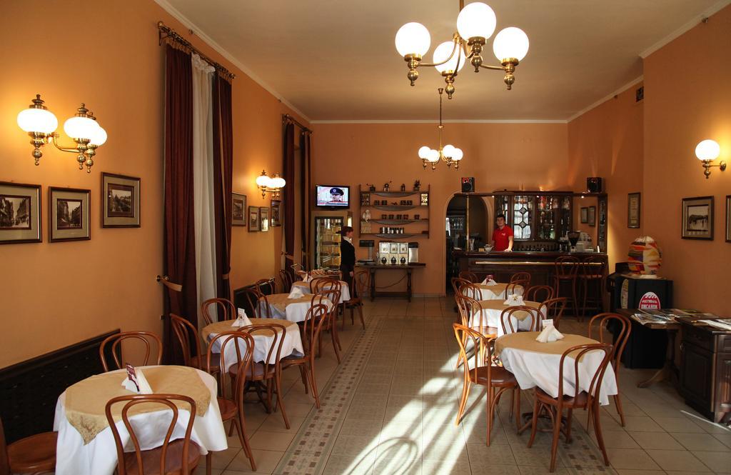 Wien Hotel Lviv Bagian luar foto