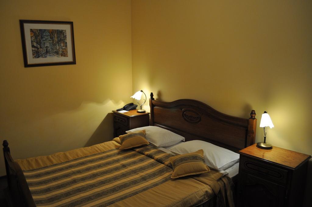 Wien Hotel Lviv Bagian luar foto