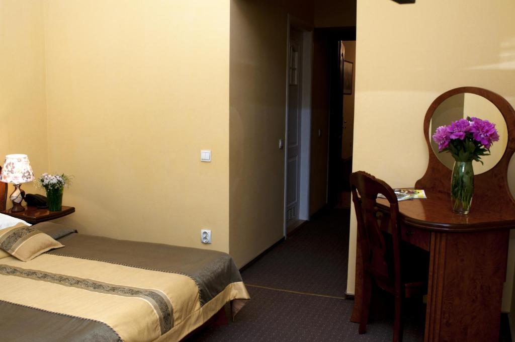 Wien Hotel Lviv Ruang foto