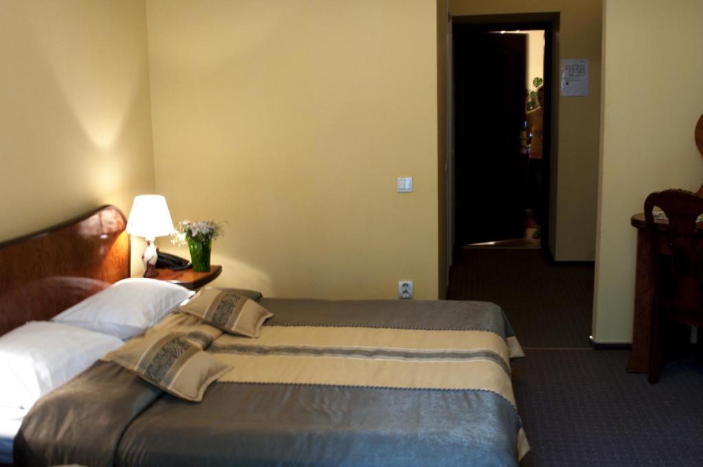 Wien Hotel Lviv Ruang foto