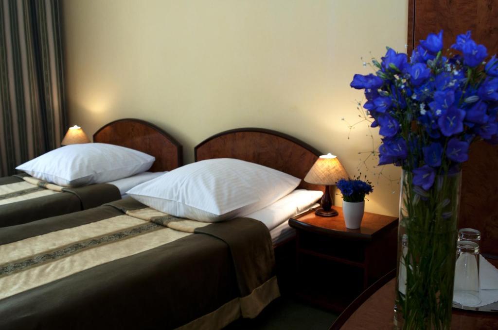 Wien Hotel Lviv Ruang foto