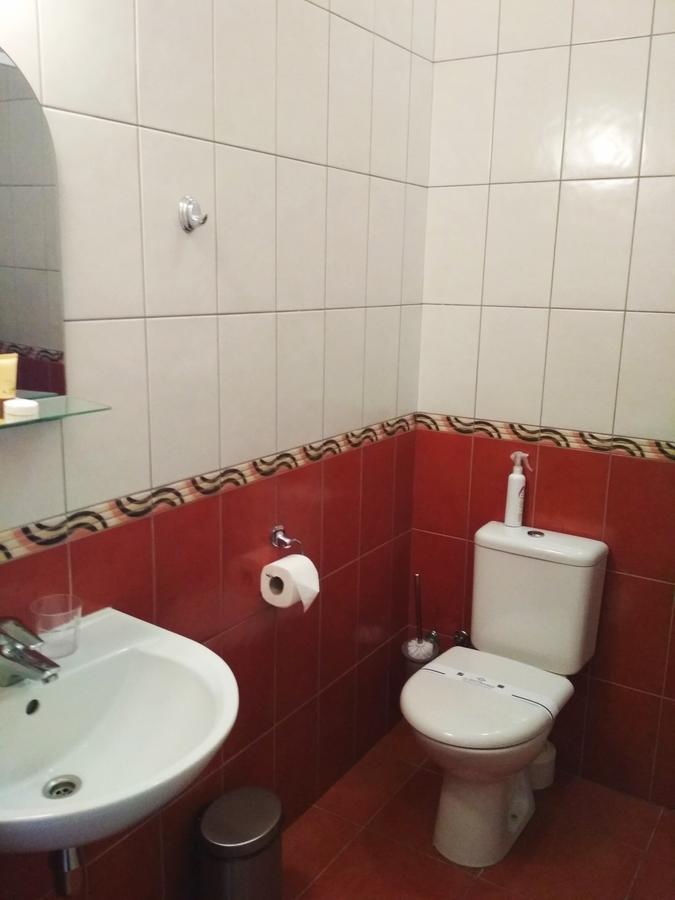 Wien Hotel Lviv Bagian luar foto