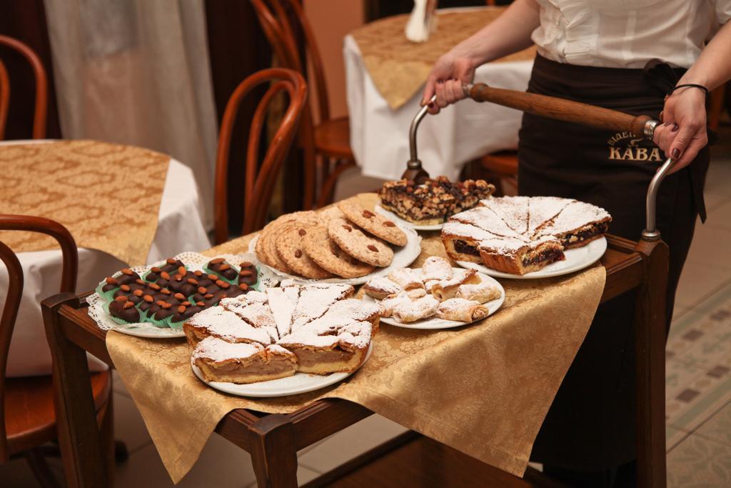 Wien Hotel Lviv Bagian luar foto