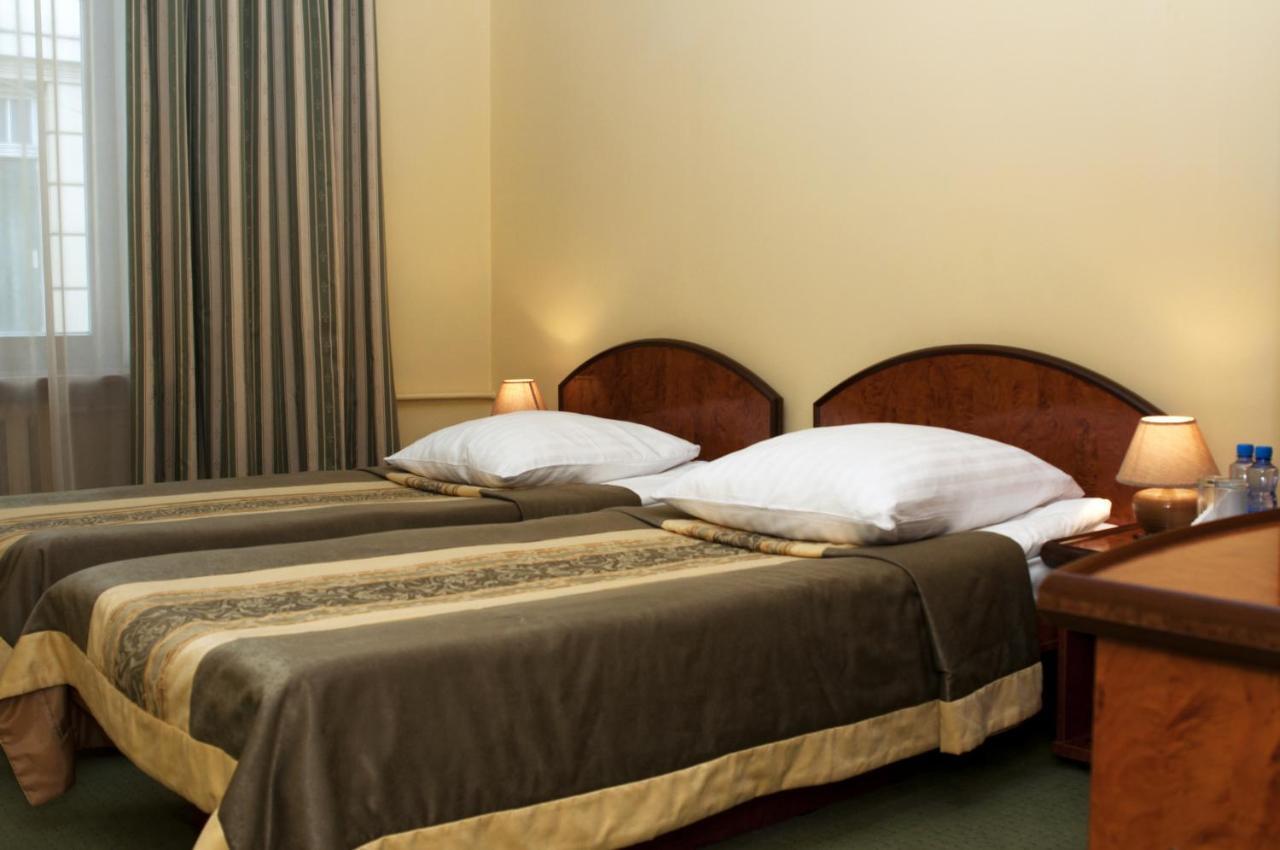 Wien Hotel Lviv Bagian luar foto